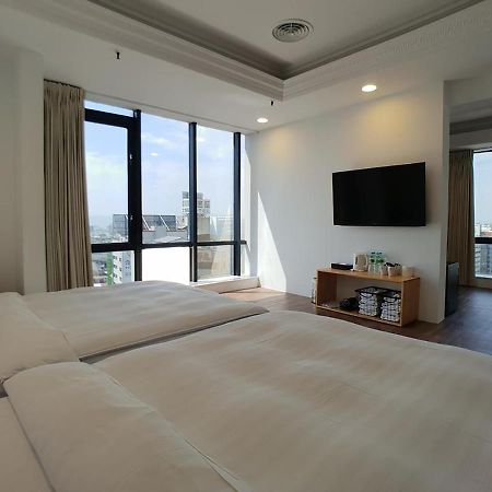 First Plaza Hotel Taichung Exterior photo
