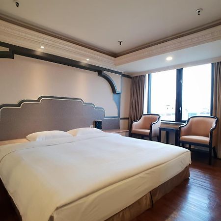 First Plaza Hotel Taichung Exterior photo