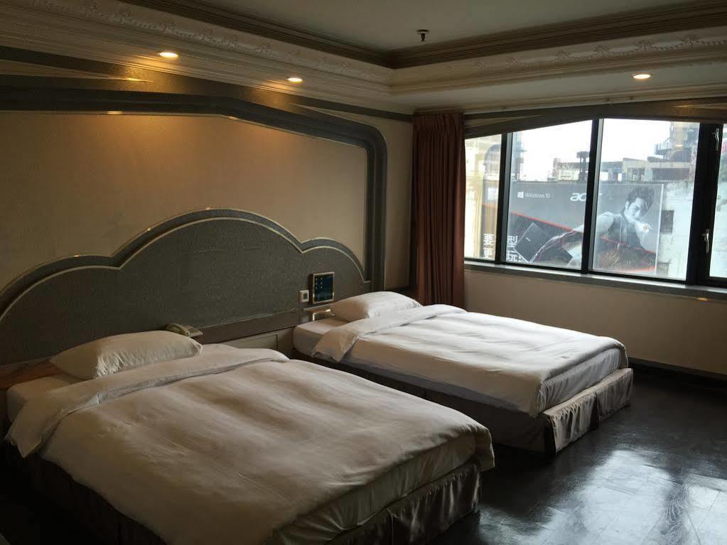 First Plaza Hotel Taichung Exterior photo