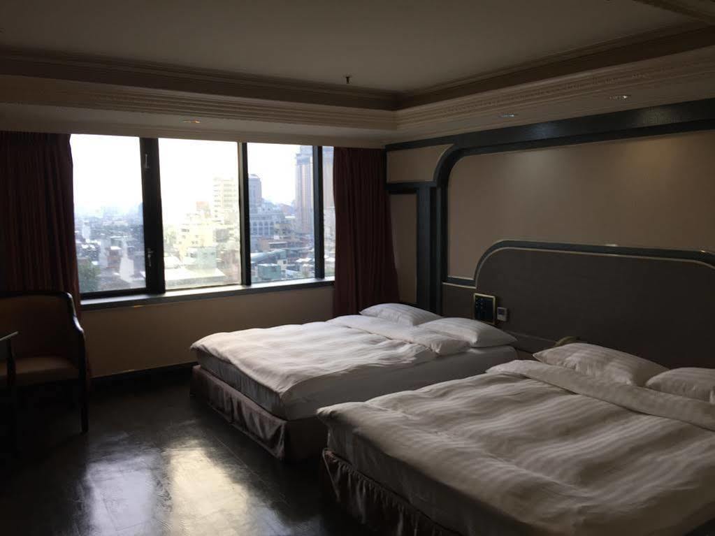 First Plaza Hotel Taichung Exterior photo