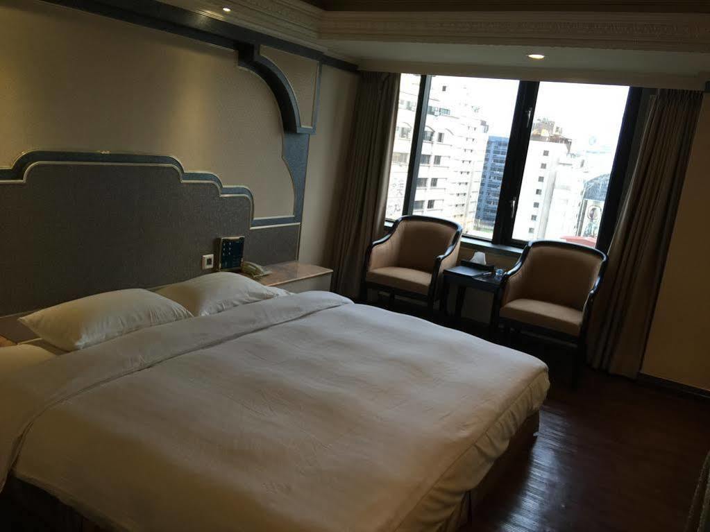 First Plaza Hotel Taichung Exterior photo