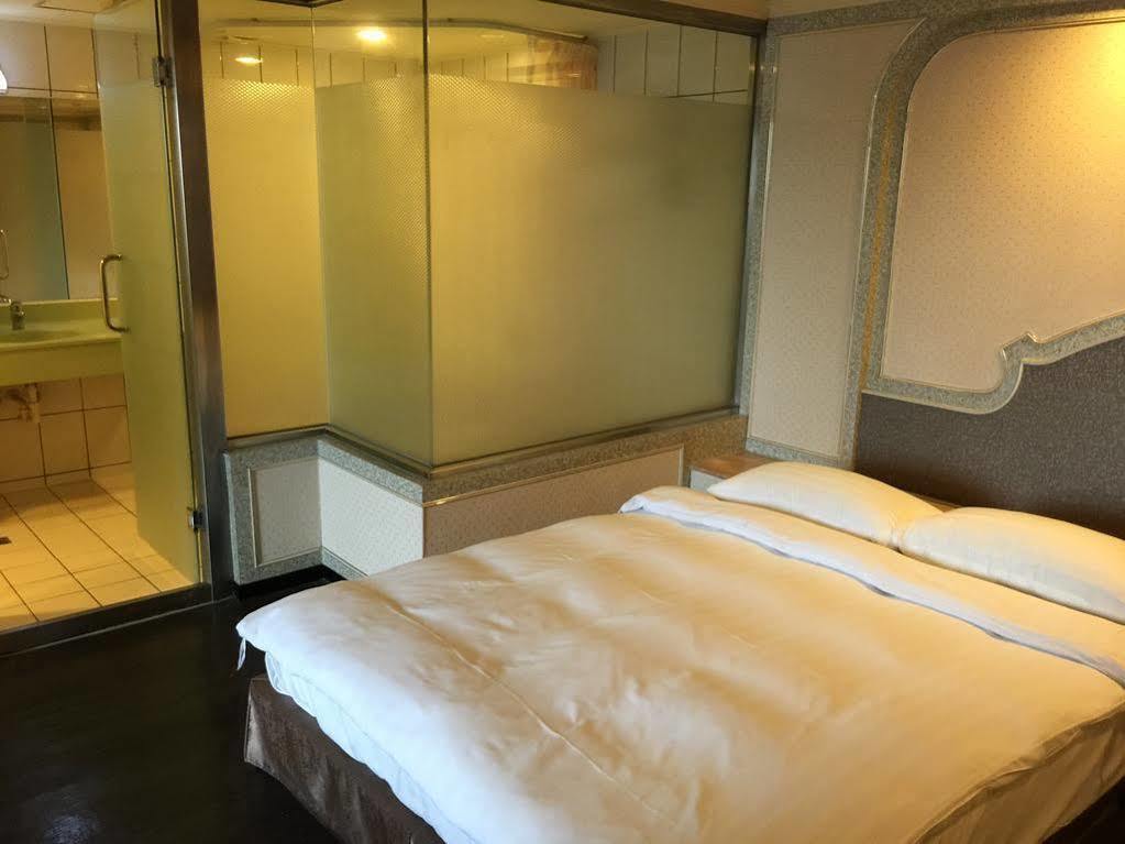 First Plaza Hotel Taichung Exterior photo