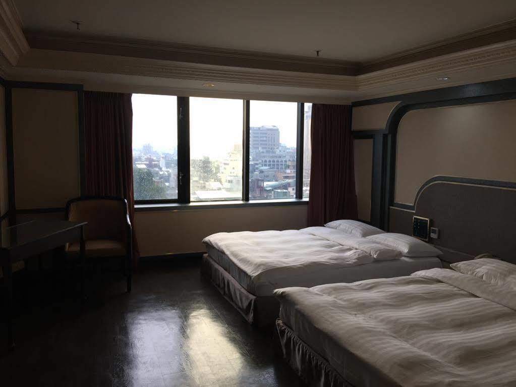 First Plaza Hotel Taichung Exterior photo
