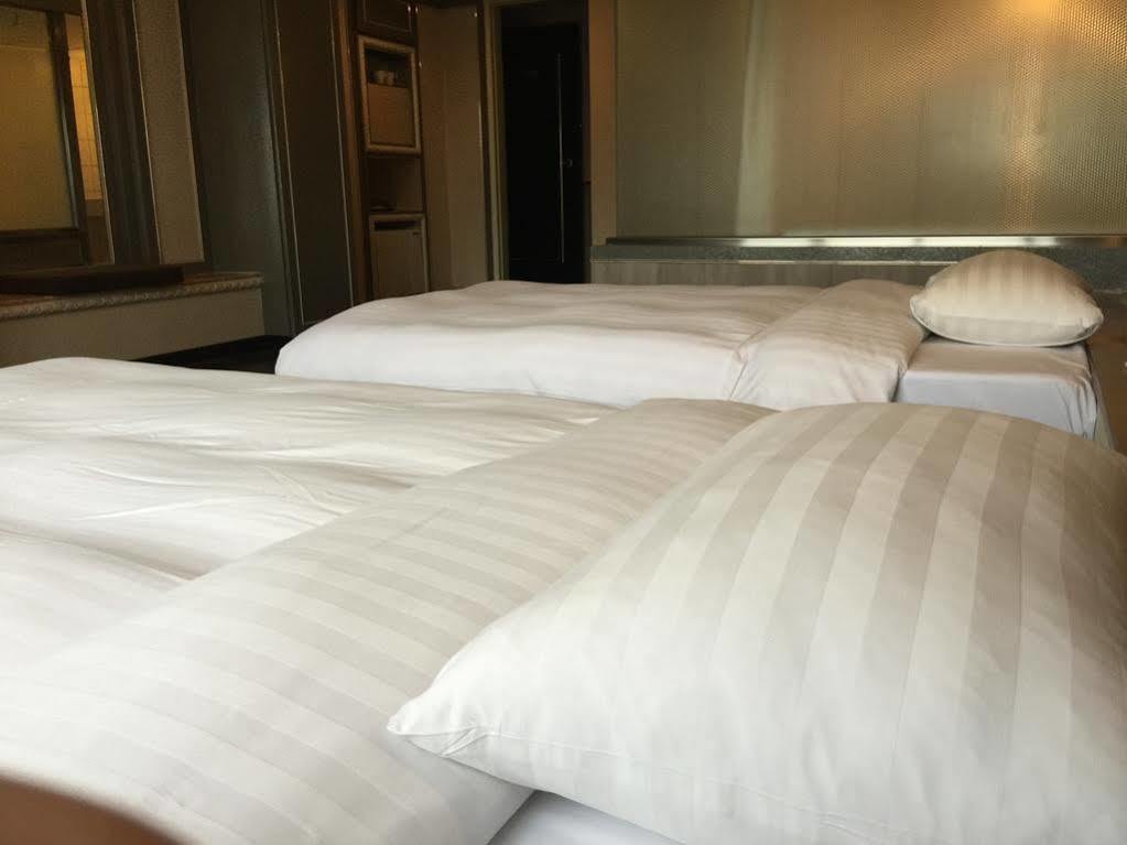 First Plaza Hotel Taichung Exterior photo