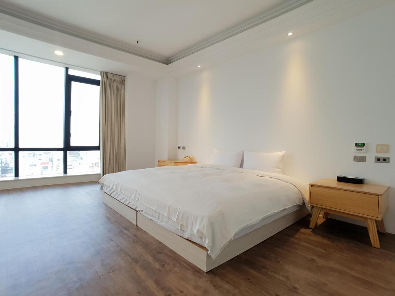 First Plaza Hotel Taichung Exterior photo