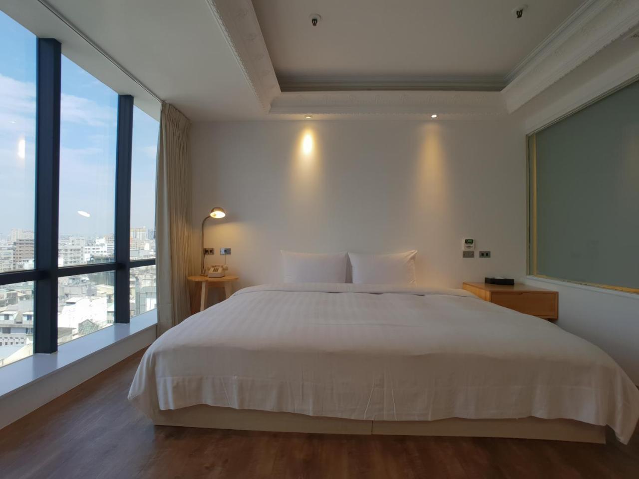 First Plaza Hotel Taichung Exterior photo