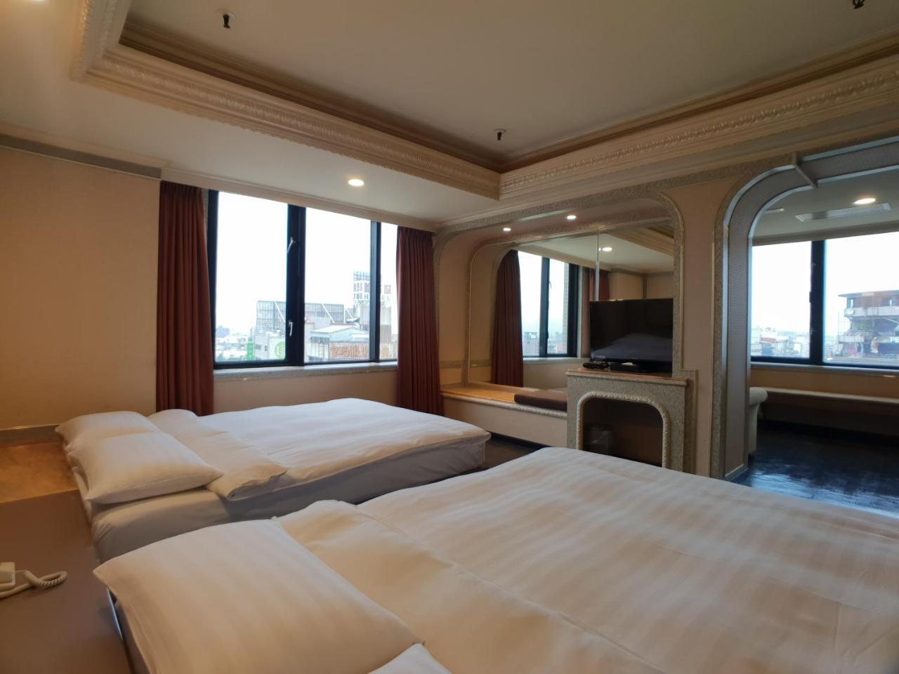 First Plaza Hotel Taichung Exterior photo