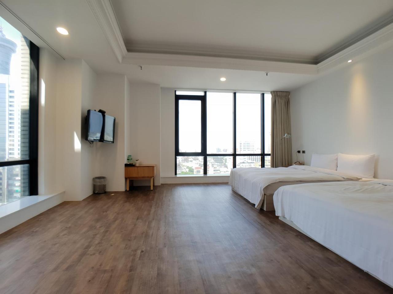 First Plaza Hotel Taichung Exterior photo