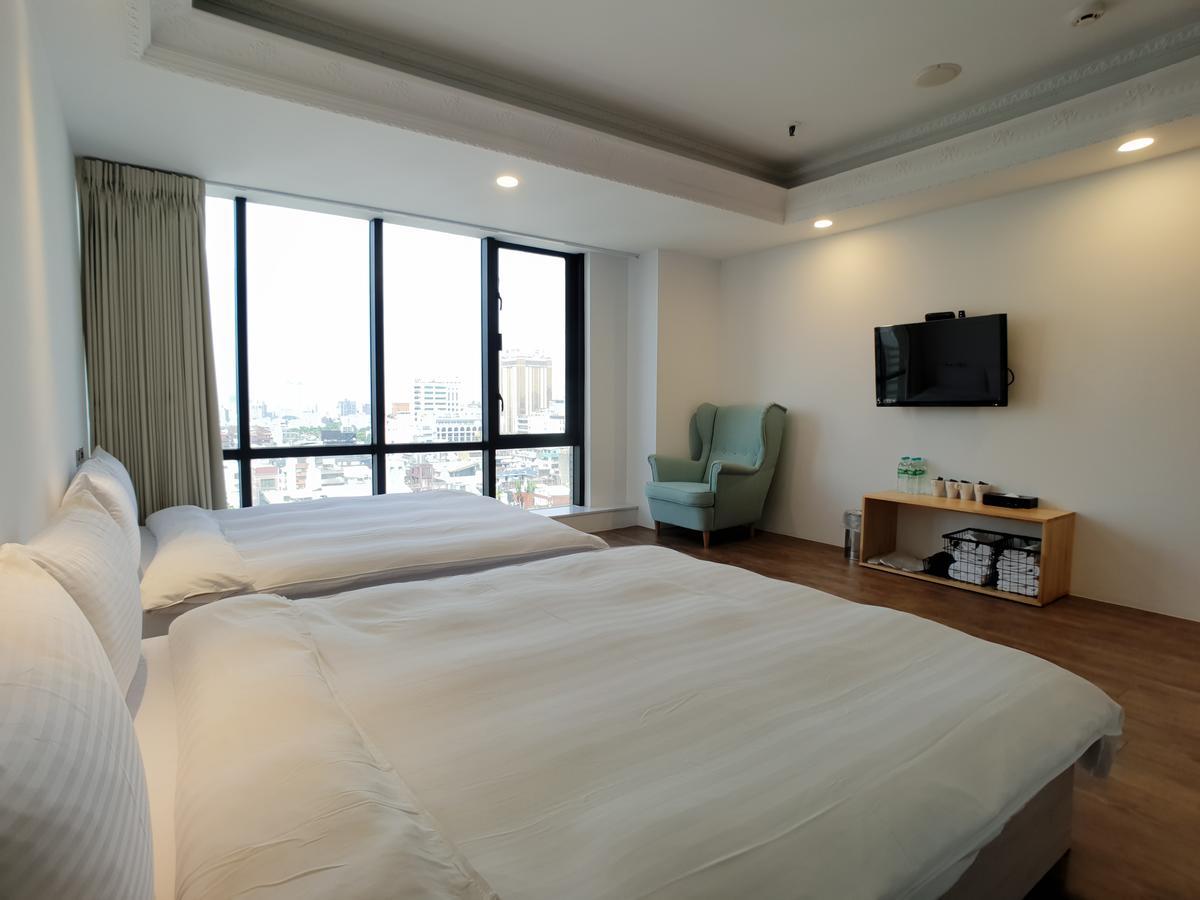 First Plaza Hotel Taichung Exterior photo