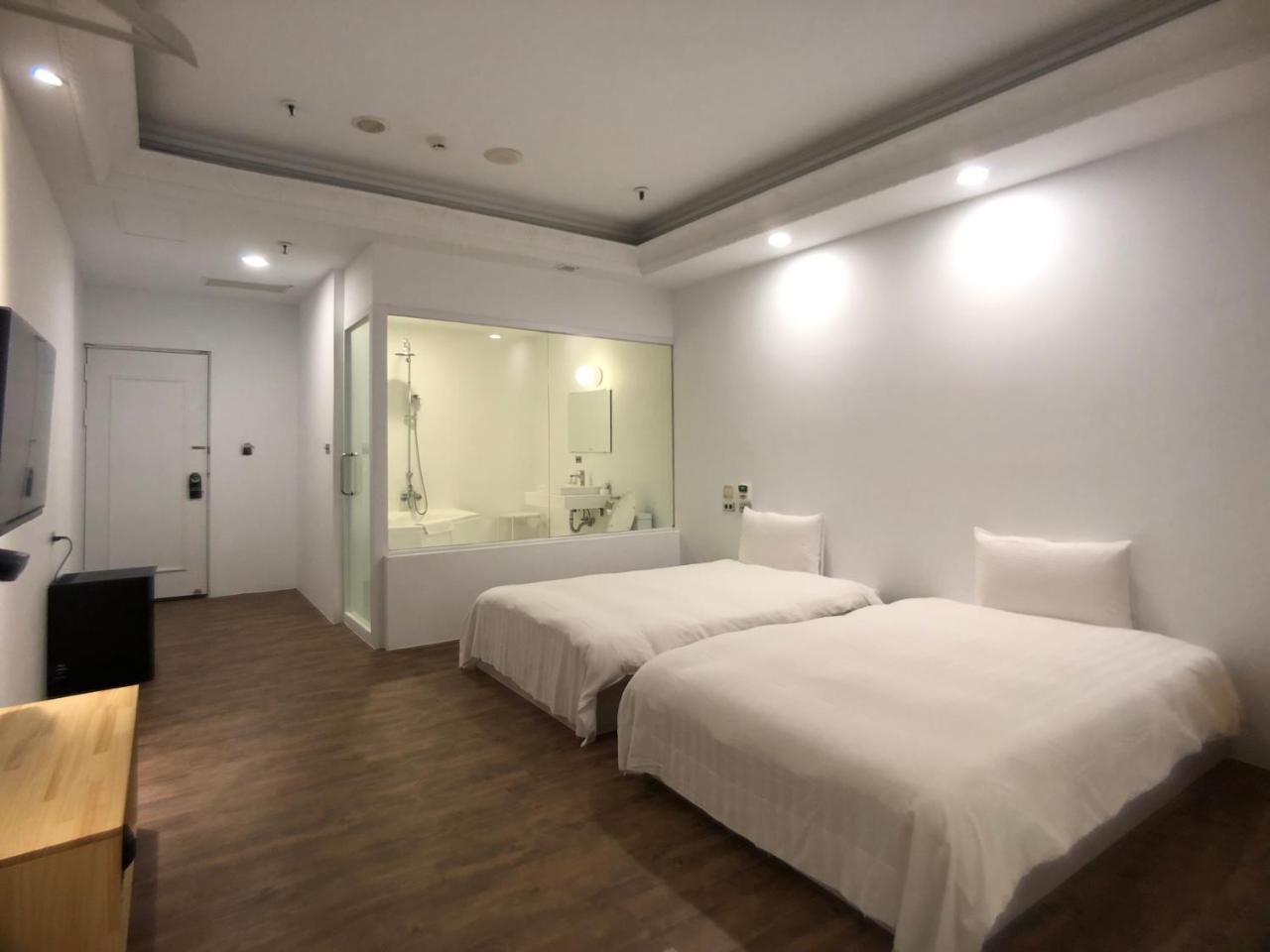 First Plaza Hotel Taichung Exterior photo