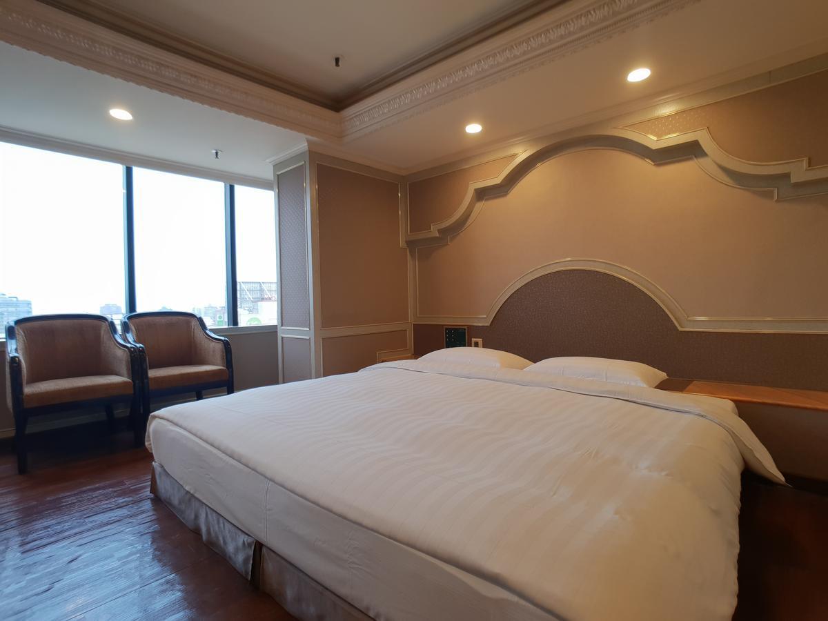 First Plaza Hotel Taichung Exterior photo