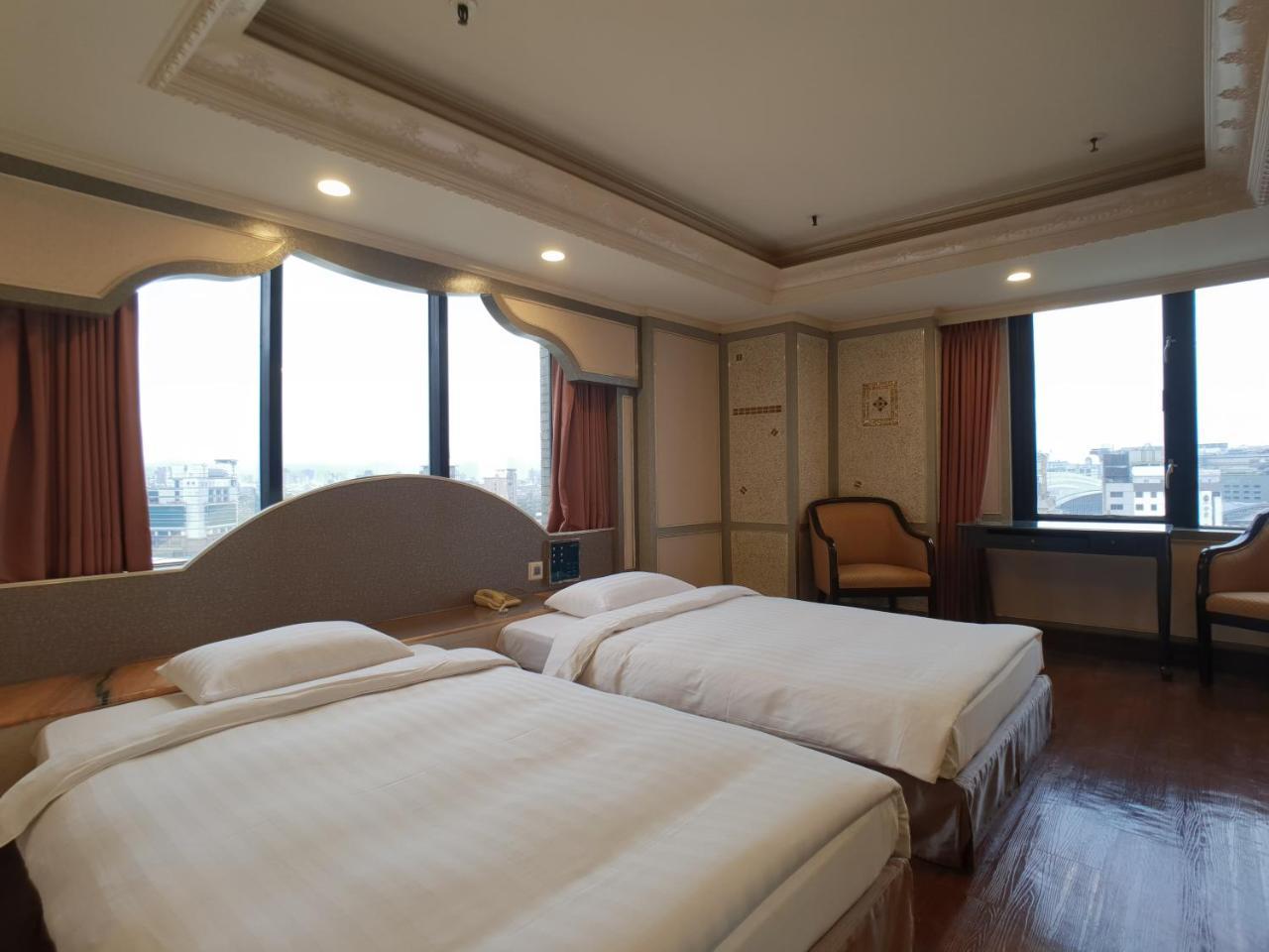 First Plaza Hotel Taichung Exterior photo