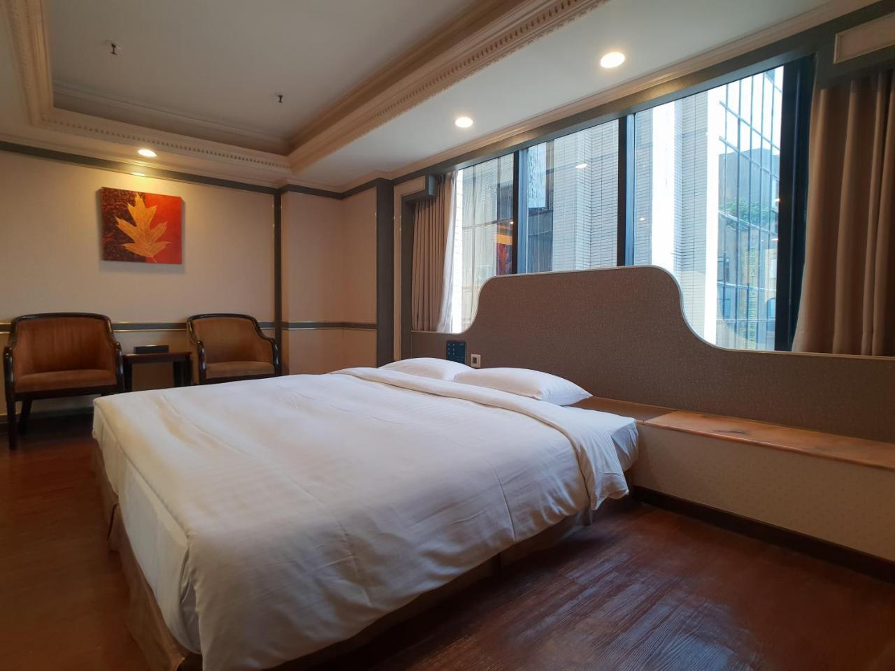 First Plaza Hotel Taichung Exterior photo
