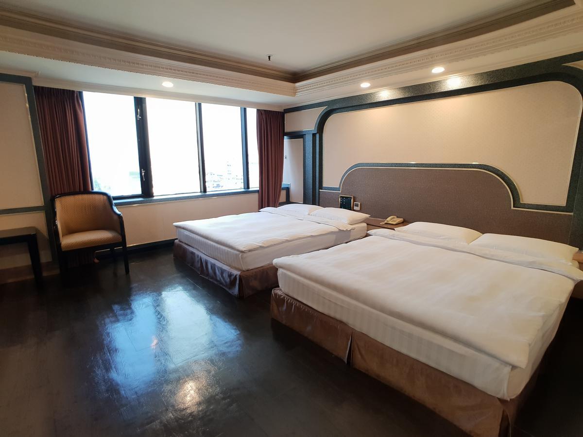 First Plaza Hotel Taichung Exterior photo