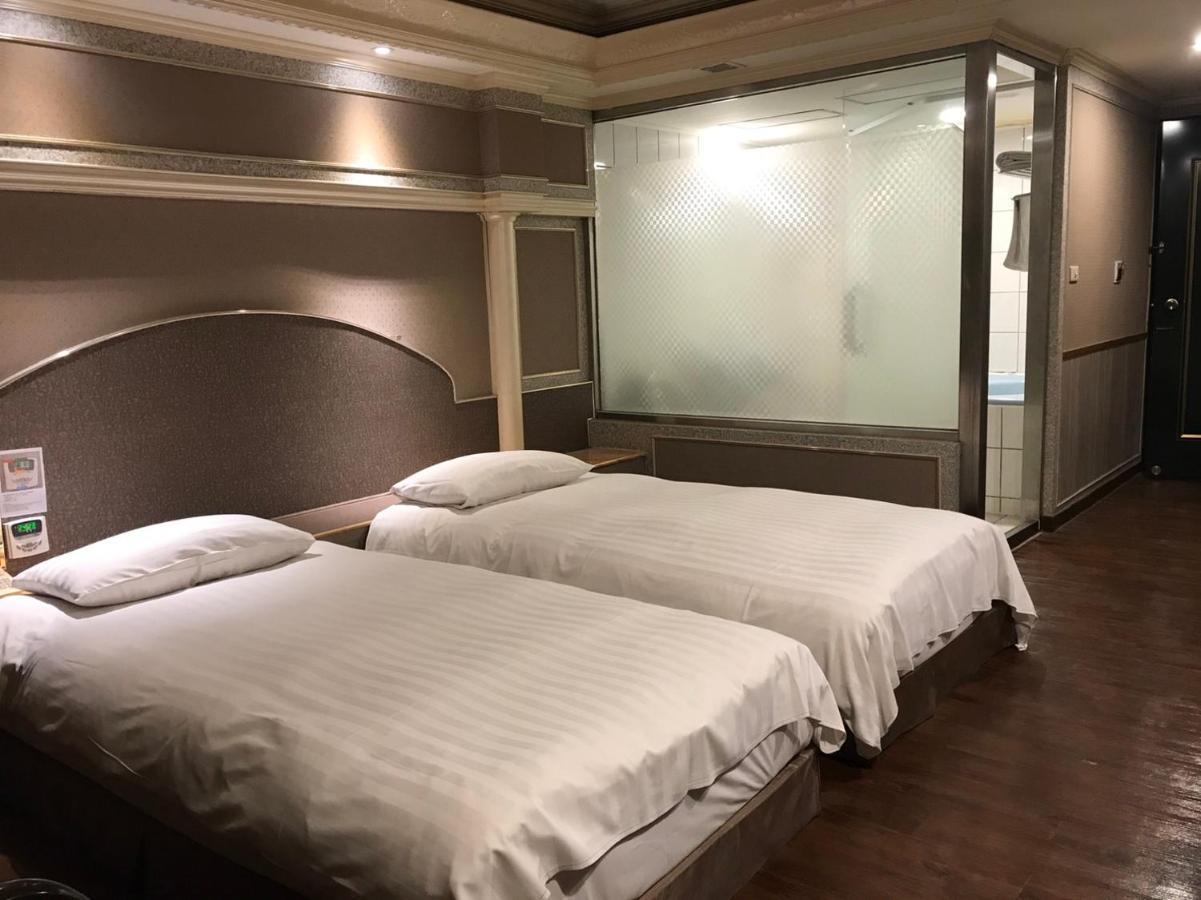 First Plaza Hotel Taichung Exterior photo