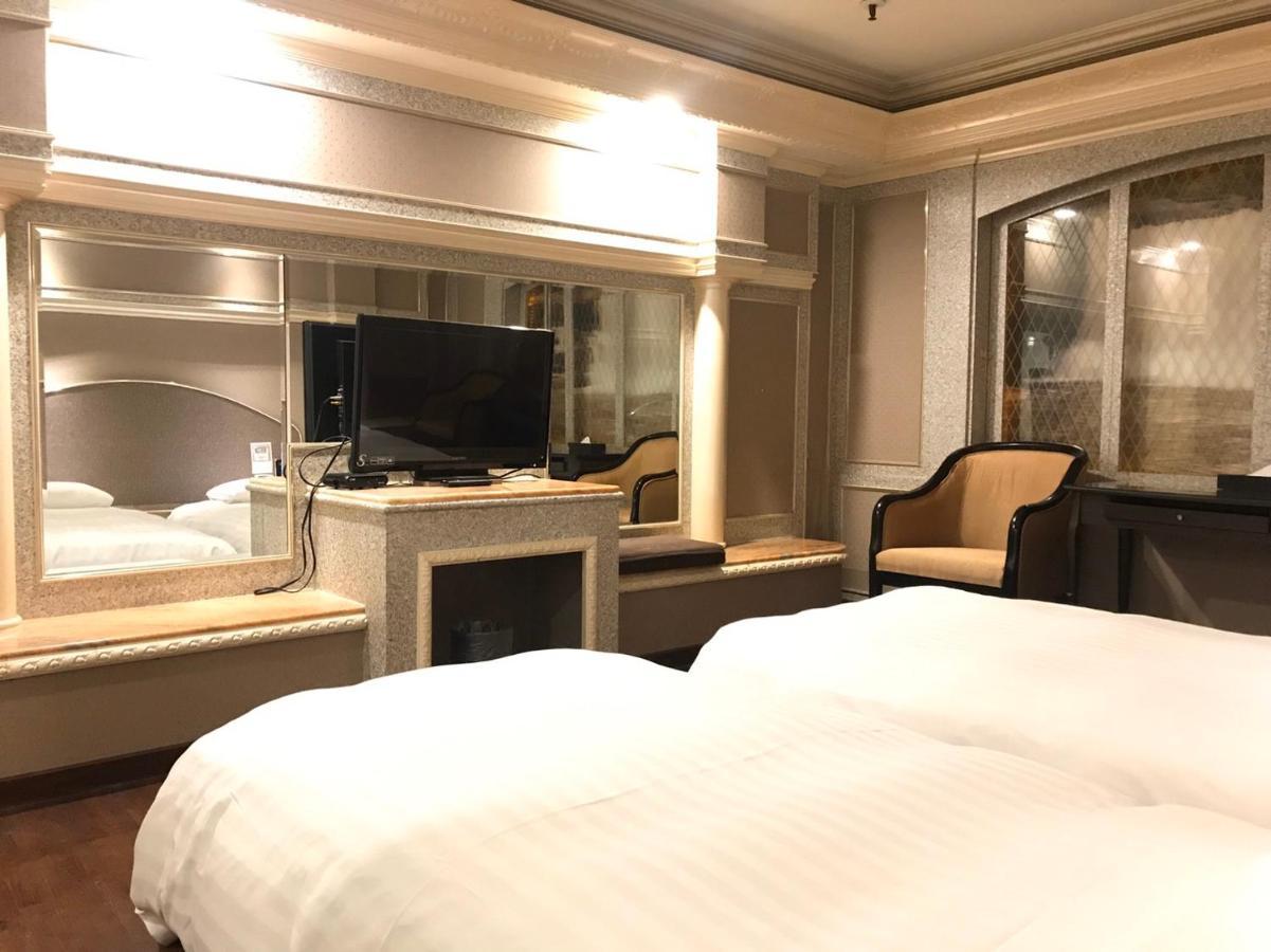 First Plaza Hotel Taichung Exterior photo
