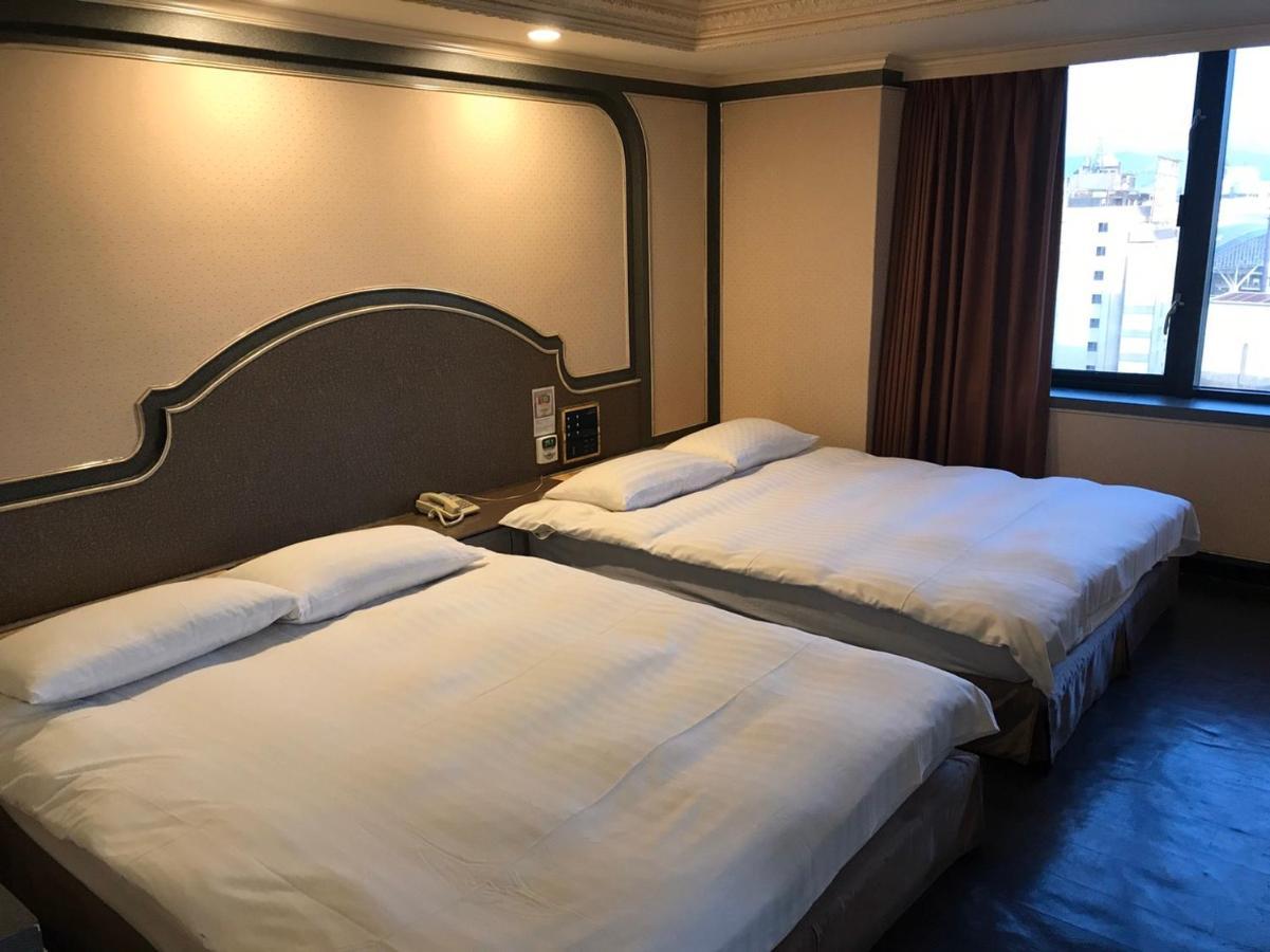 First Plaza Hotel Taichung Exterior photo